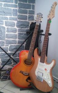 Mes guitares (enfin, 2 sur 3)